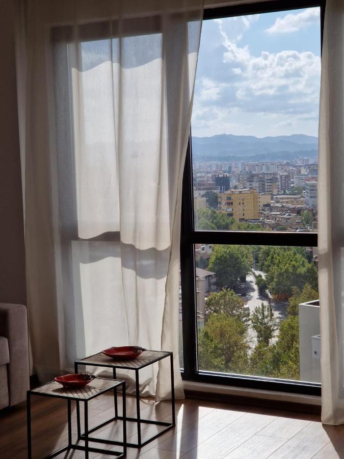 Red & White Palace Apartment Тирана Екстер'єр фото
