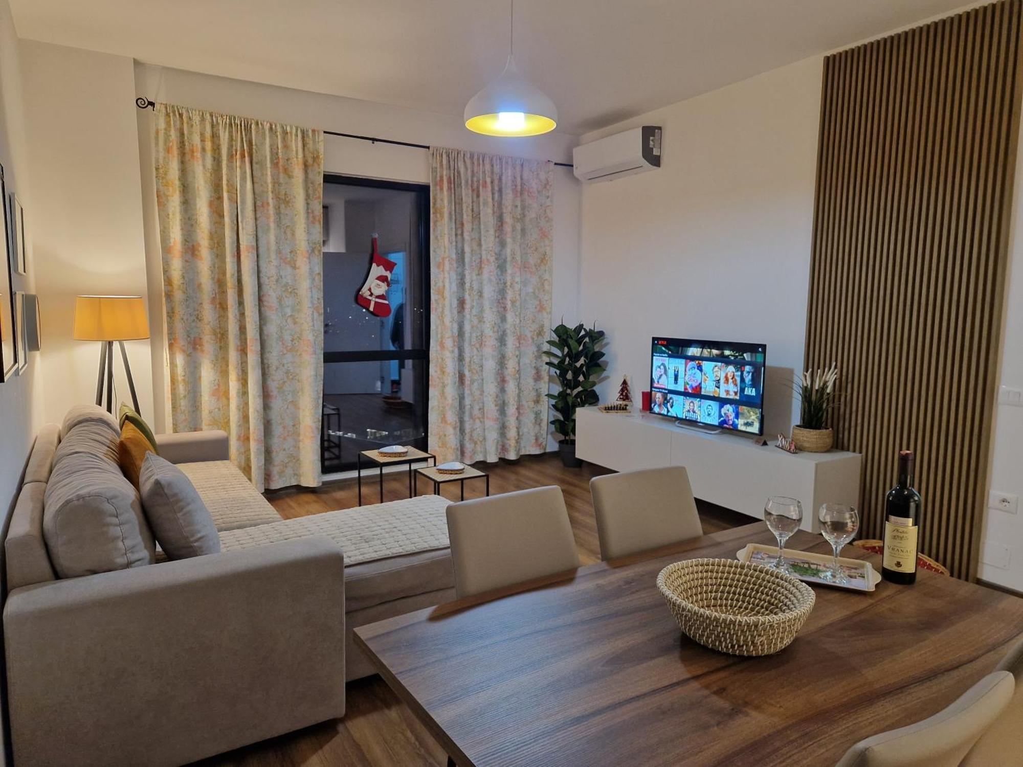 Red & White Palace Apartment Тирана Екстер'єр фото